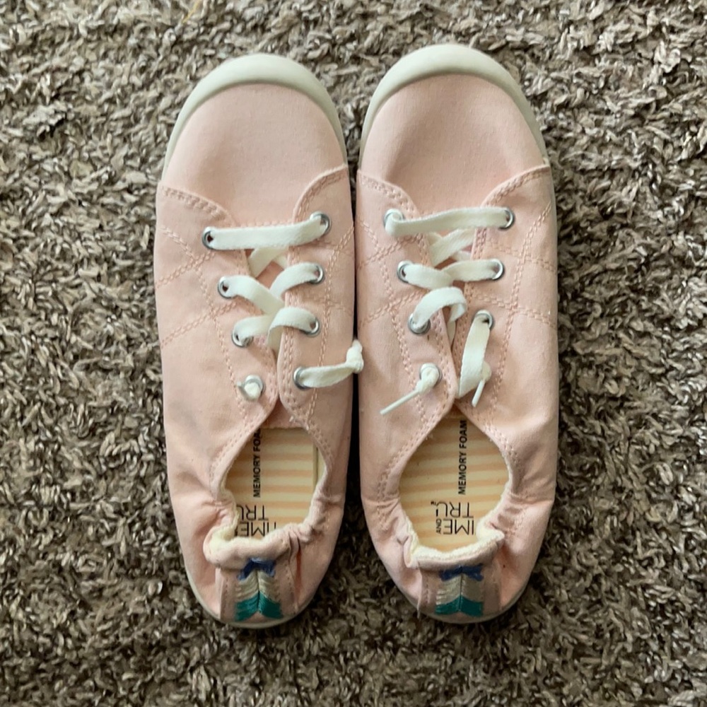 Memory foam bottom canvas sneakers